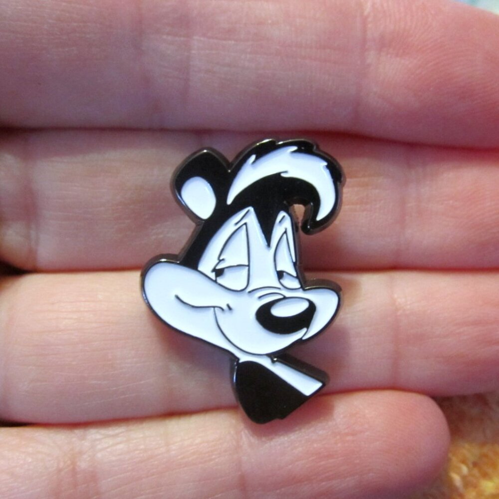 Pepe Le Pew Pin Skunk~Hard Enamel